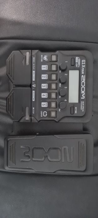 Pedaleira Zoom g1x four