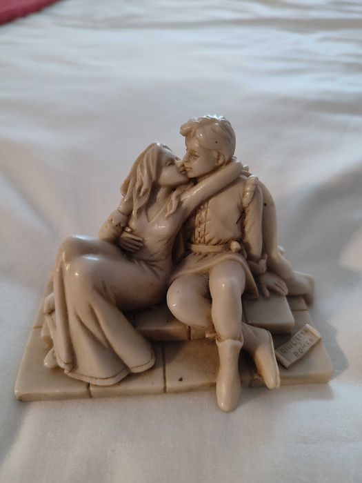 Romeo and Juliet Decorative Piece