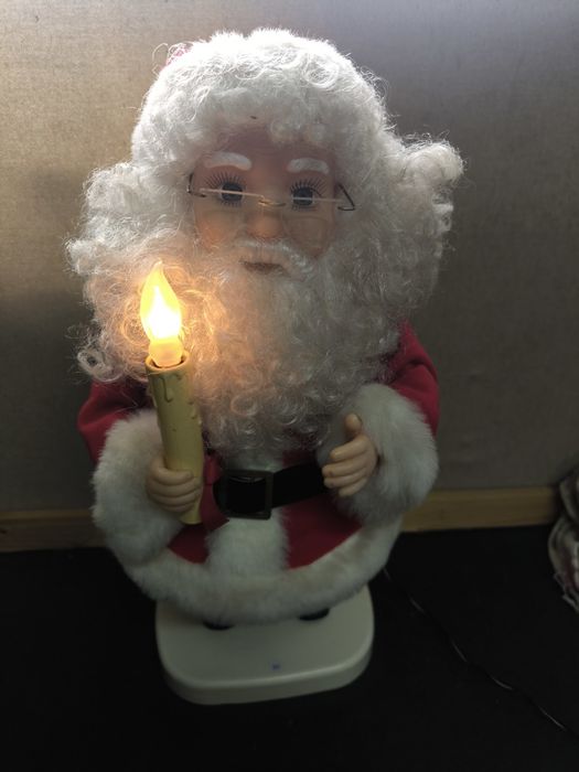 Pai Natal com Vela Luminosa e movimentos.
Figura decorativa de Pai Nat