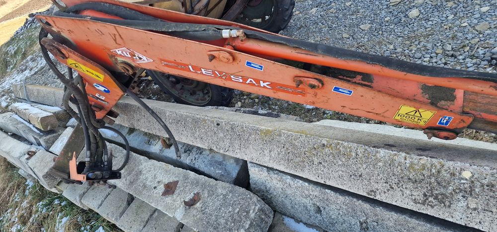 Тракторний навантажувач маніпулятор 1т.