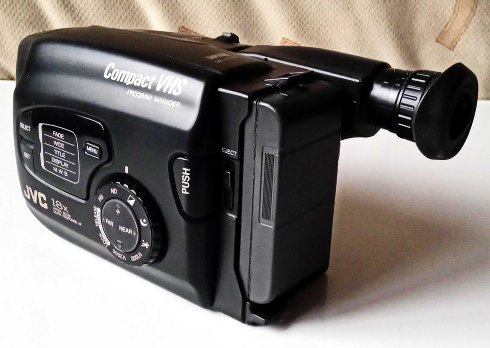 Видеокамера VHS JVC GR-AX270EG