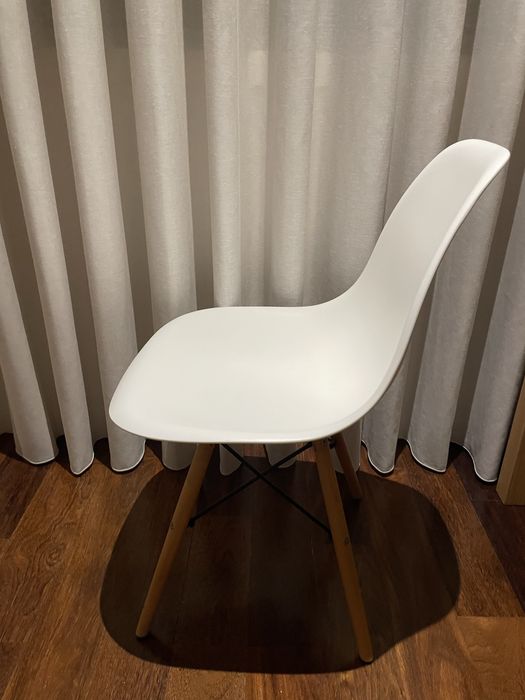 Secretaria com cadeira