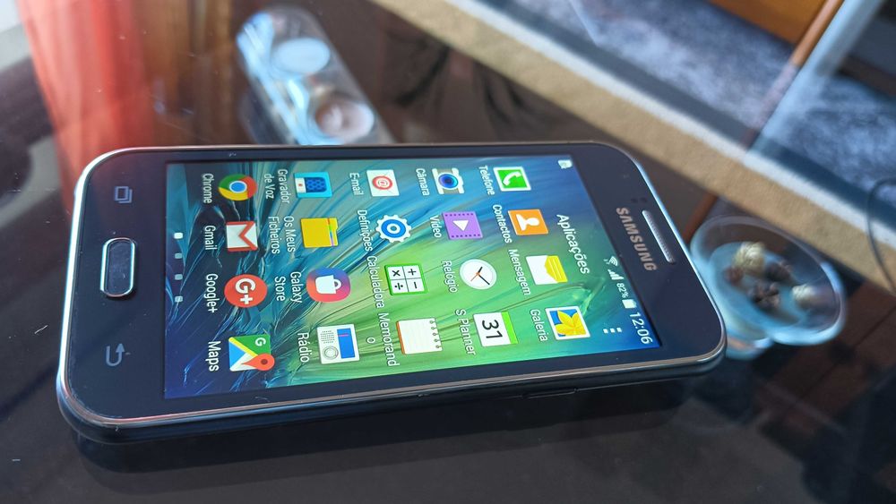 Telemóvel Samsung GALAXY J1