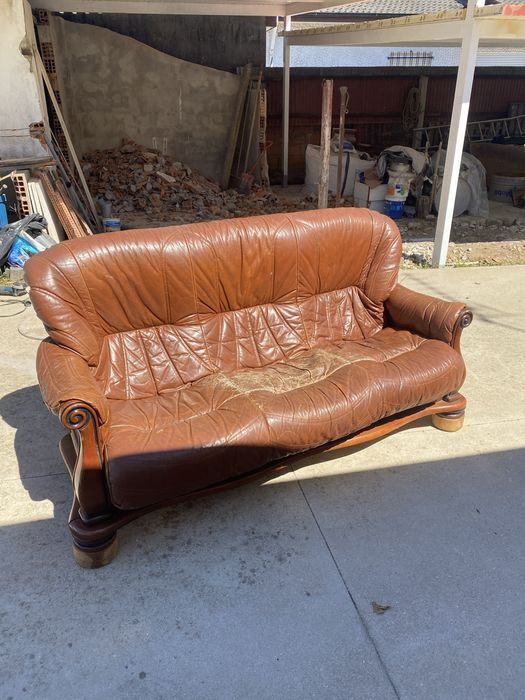 Sofa em pele usado
