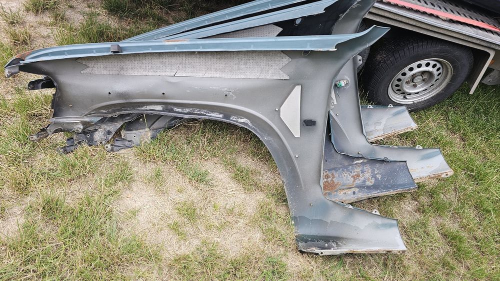 Nissan Patrol y61 GU4 błotnik prawy przód
Błotnik prawy przód.