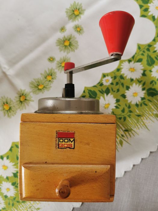 Ręczny drewniany młynek do pieprzu i kawy, lata 60-70