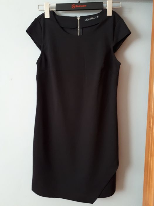 Czarna prosta sukienka