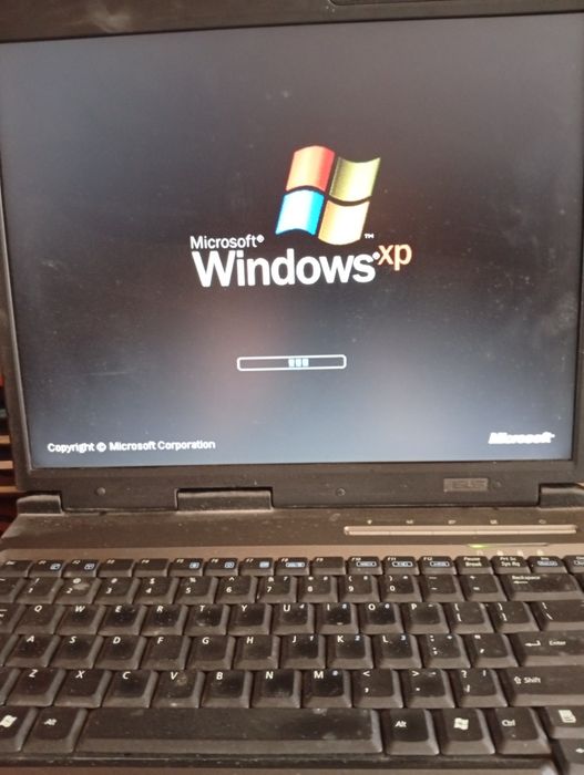 Stary Laptop compaq evo n620c Windows XP