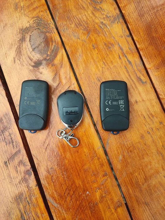 Продам пульты для гаражных ворот и шлагбаумов