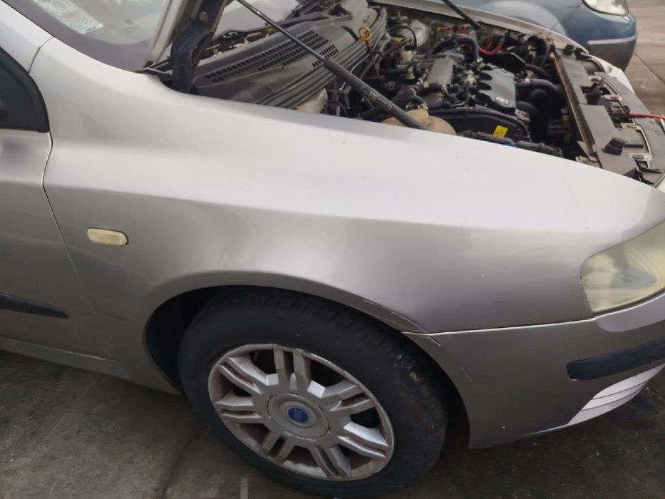Guarda-lamas direito FIAT Stilo (192_)