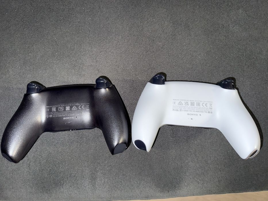 ps5 fat з 2 геймпадами,станцією для зарядки та грою, CFI-1008A