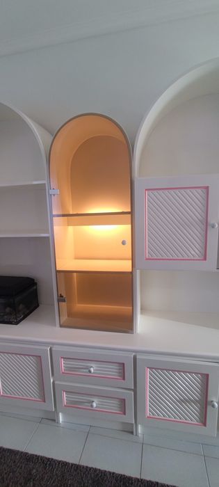 NOVO PREÇO + BAIXOArmário sala com iluminação  236*206 (antes 290€)