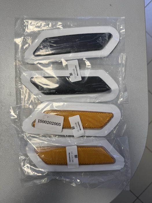 Катафот лівий та правий переднього бампера 80А945071 Audi Q5 80a