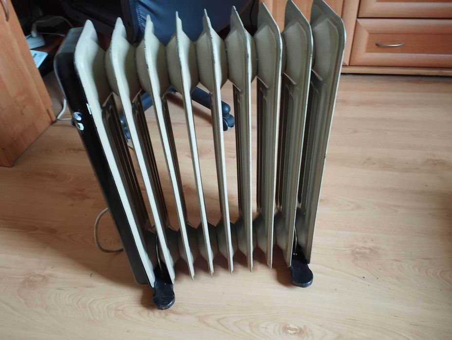 Grzejnik elektryczny olejowy  1500 W.