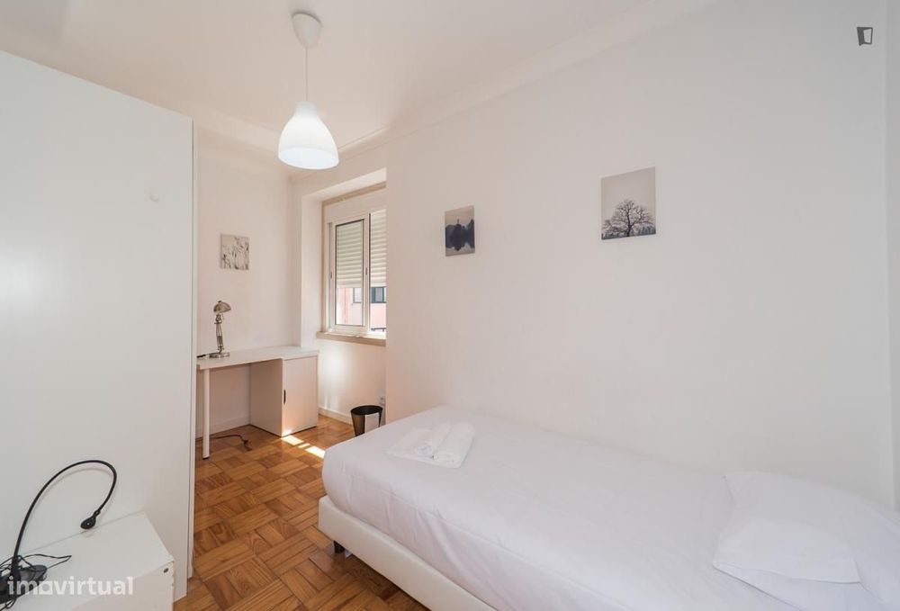 Quarto - localizado em Sete Rios Lisbon