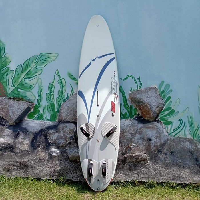 Kit com prancha de windsurf Fanatic Sting Ray 130 TT