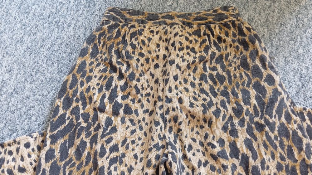 Джинси в трендовий принт