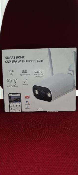 Camera de video vigilância Wi-Fi Tuya APP