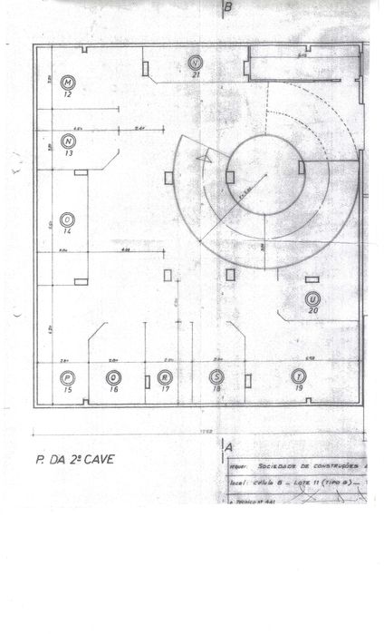 Vende-se espaço em Parqueamento comum Tapada das Merces