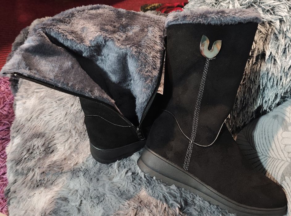 Vendo estas botas e chinelos de inverno