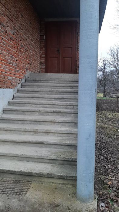 Будинок цегляний, прибудинкова ділянка