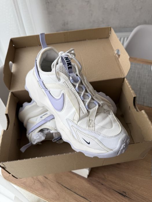 Кросівки Nike TC 7900 біло-фіолетові