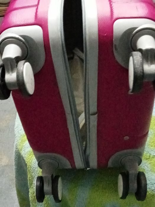 Vendo mala de viagem pequena bom estado