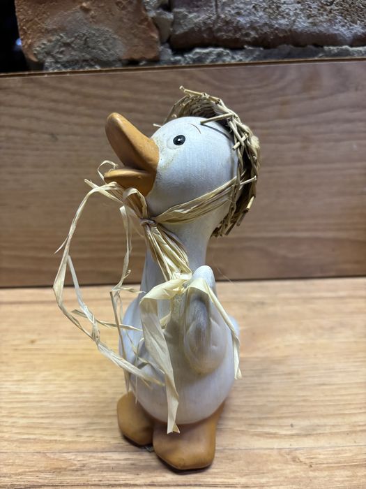 Figurka ceramiczna .
