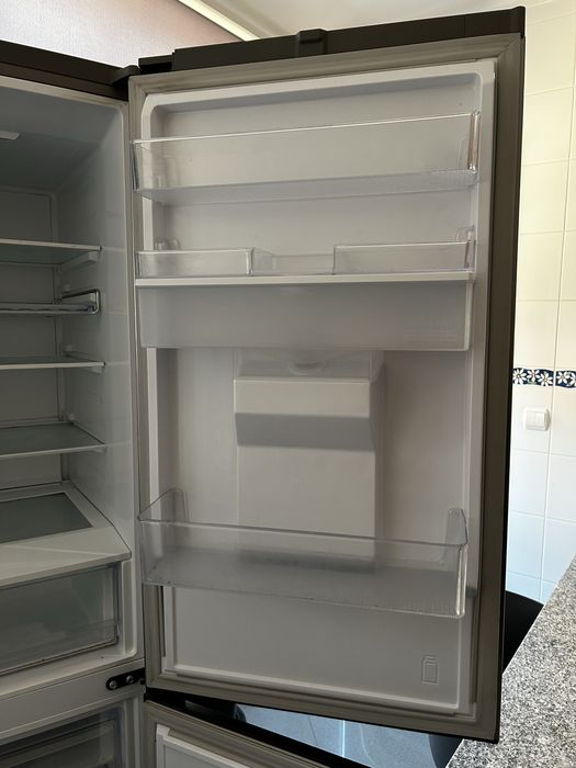 Frigorífico Combinado SAMSUNG RB34C632DSA/EF (No Frost - 185,3 cm - 341L - Inox)