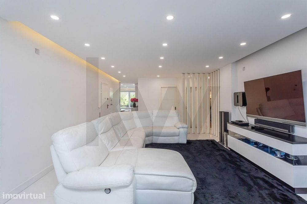 Apartamento T4 |  Parque dos Poetas l Terraço  com 50m2 e Box com  2 l