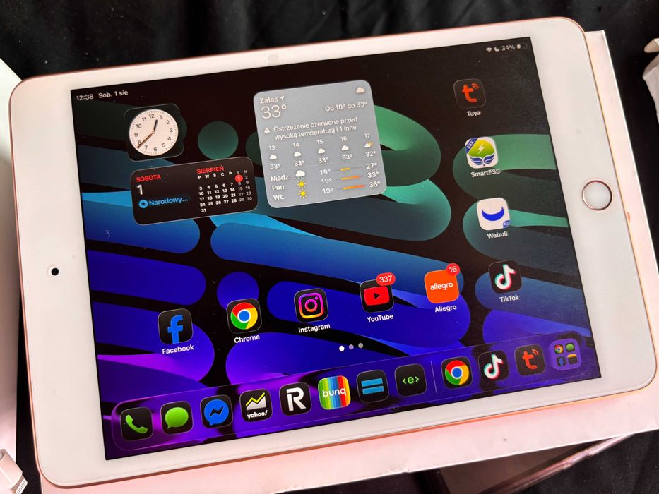 Ipad 5 mini złoty. Stan bardzo dobry. Super bateria i pokrowiec.