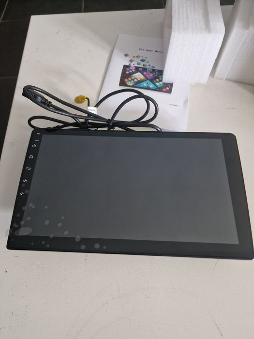 Carplay Android de 9 polegadas, com design universal e acabamento em fibra de carbono.