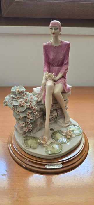 Estatueta em porcelana