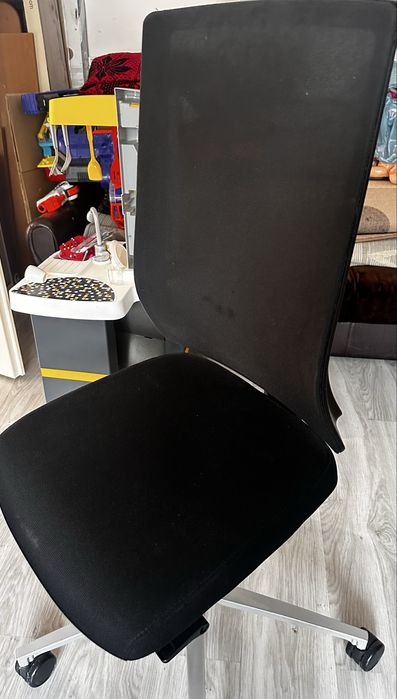 Obrotowy fotel czrny