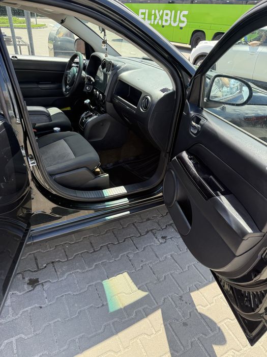 Продам jeep compass 2012