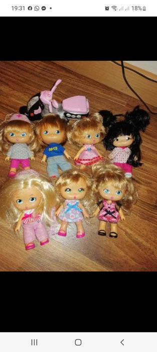 Varias bonecas pequenas