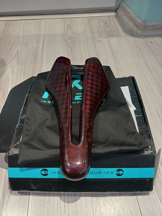 Siodełko rowerowe ultralekkie 105g EYET Ultimate – carbon look