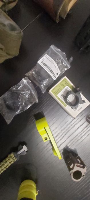 vários materias de airsoft