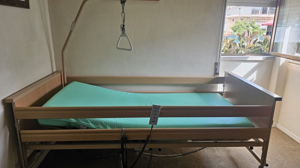 Cama articulada com colchão