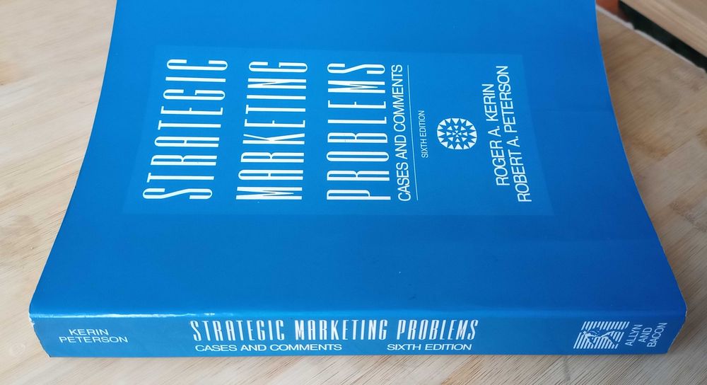 Strategig Marketing Problems de Roger A. Kerin & Robert A. Peterson