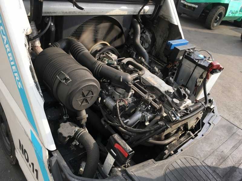 Автонавантажувач TCM (Nissan), з трисекційною щоглою. Модель: FGE15T15