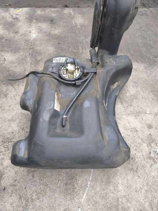 Продам бензобак на audi a4 b5