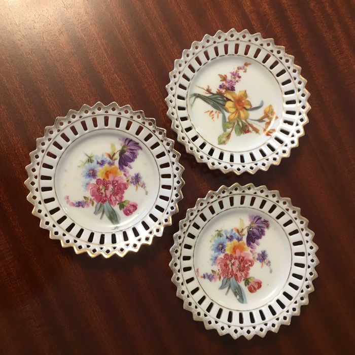 3 German porcelain plates - hand-painted - Ø10 cm