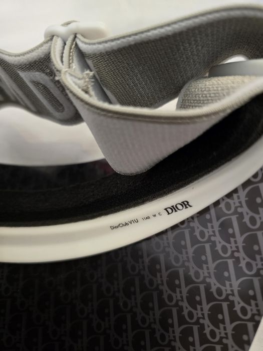 Piękny  ORYGINALNY Daszek  Christian Dior
