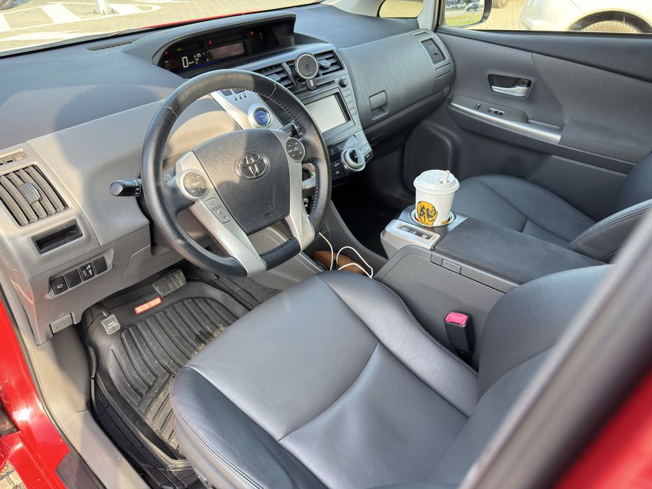 Toyota Prius V 2013