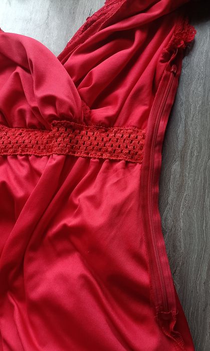 Czerwona sukienka z tiulu i koronki. Shein