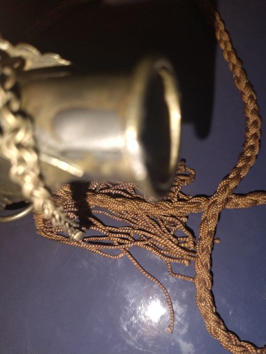 Séc 19, Antigo Polvorinho Marroquino / Berbere em Metal Trabalhado – 15 cm