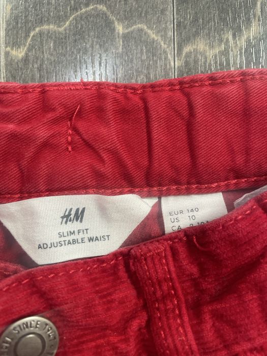 Czerwone sztruksowe spodnie chłopięce_H&M-140 cm