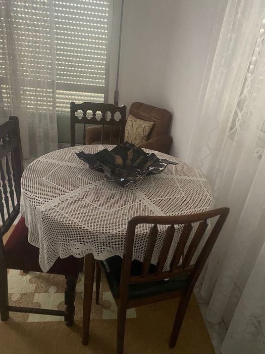 Mesa com 3 cadeiras