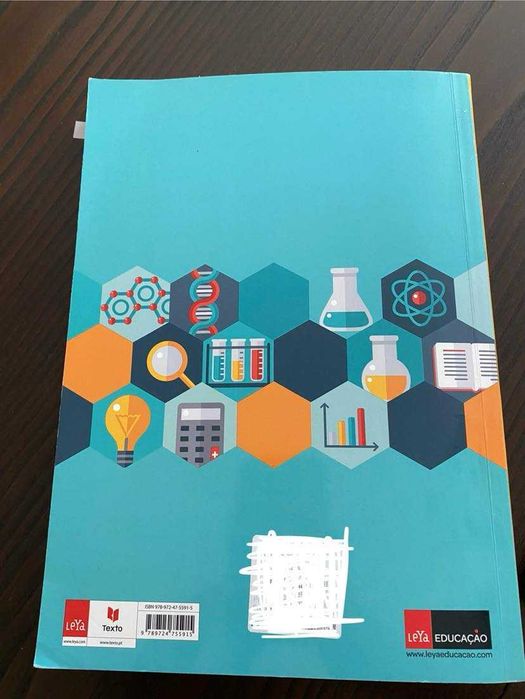 Livro de preparação para o exame Física e Química A 11º - Texto/Leya